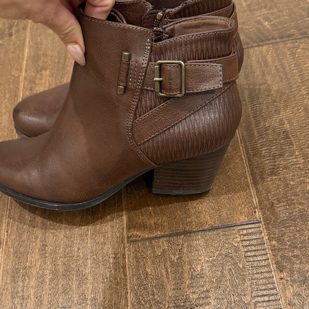BareTraps Chestnut Ankle Booties - Picture 4 of 6